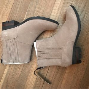 Sorel Lolla Chelsea Boot